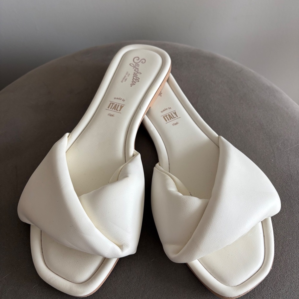 Seychelles White Slides - Picture 3 of 4